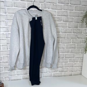 Gray Crew Neck Sweater Soft Casual Design and Black Yoga Leggings Size M